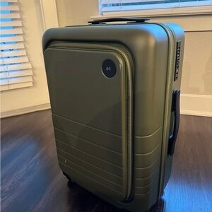 Monos Carry On Pro Plus